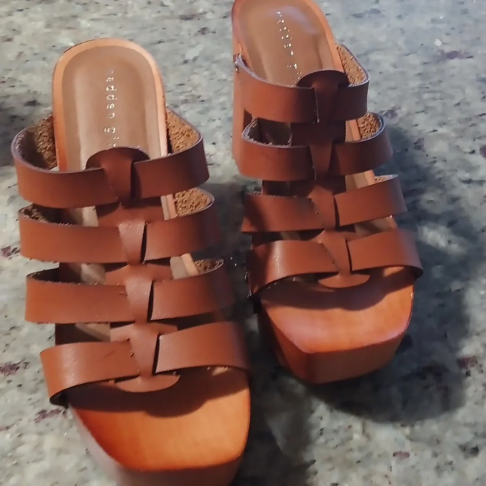 Shoes - Picture 4 of 4